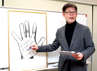 川野先生監修 「ツキを呼ぶ手相占い」新装版が発売。